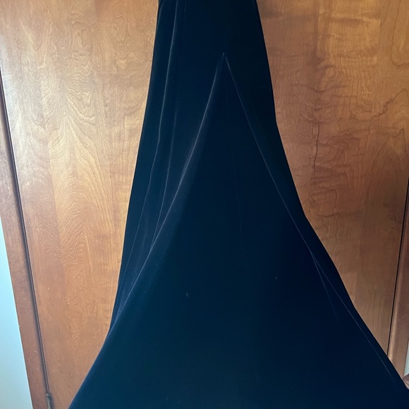 Ann Taylor size 6 strapless black velvet gown with fluted back - Picture 3 of 4